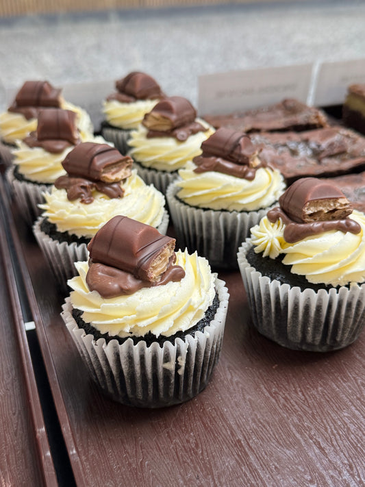 Chocolate Cupcakes with hazelnut cream filling & Vanilla buttercream